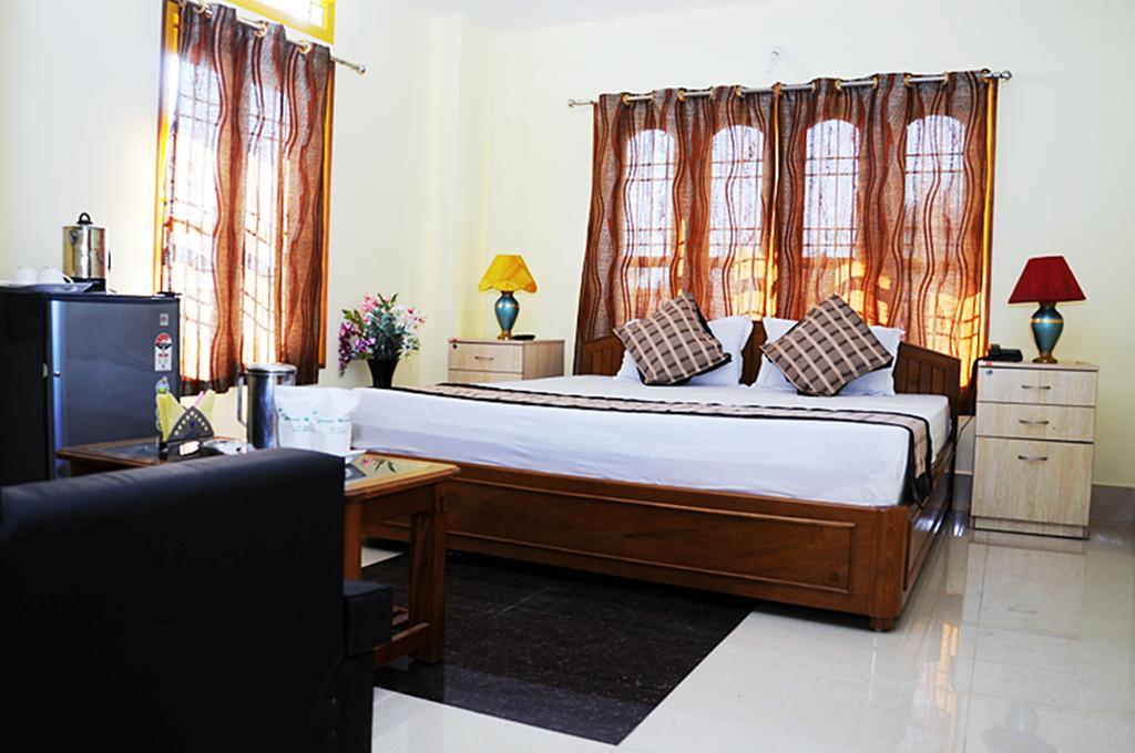 Hotel Pine Yard Tezpur Экстерьер фото